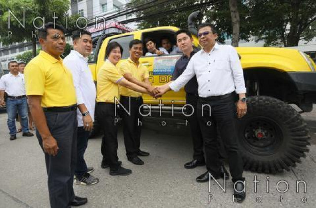 "ถาวร" ระดมช่วยน้ำท่วม  ลั่น รัฐไม่ทิ้งชาวอุบลฯ