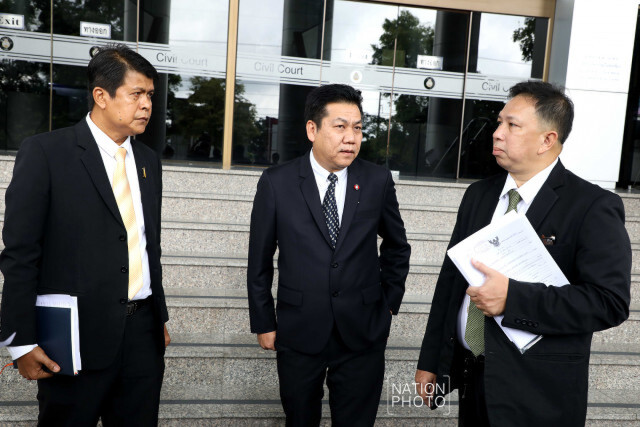 ฟ้องคิงเพาเวอร์ 300 ล้าน "พ่อ-แม่" อดีตนางงาม ฮ.ตกพร้อม "เจ้าสัววิชัย"
