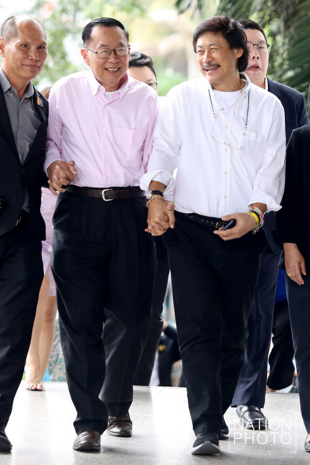 ศาลฎีกา เลื่อนอ่านคำพิพากษา นปช.บุกบ้านสี่เสาฯ