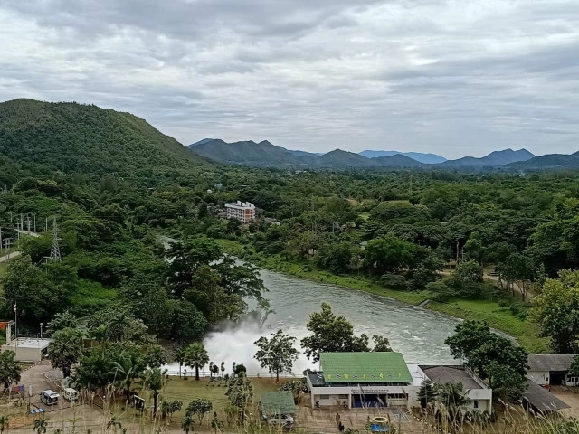 กรมชลฯปล่อยน้ำเขื่อนแก่งกระจาน ไม่กระทบพื้นที่ท้ายเขื่อน ด้านแม่น้ำเพชรฯ ยังต่ำกว่าตลิ่ง