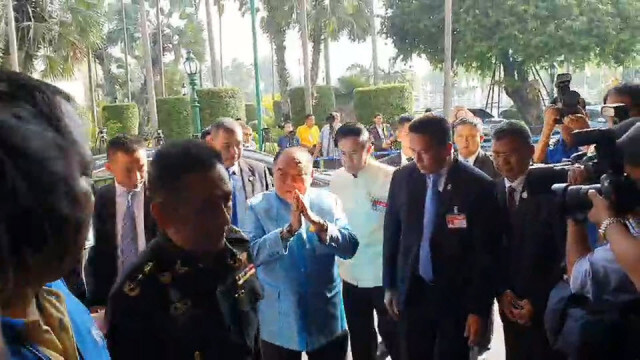 "บิ๊กป้อม" โยนถาม" หญิงหน่อย" ปม พปชร. ดูด ส.ส.เพื่อไทย