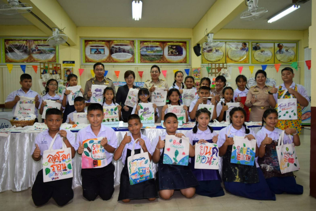 สมศ. โชว์ตัวอย่างโรงเรียนนำผลประเมินไปใช้ ลดปัญหาเด็กติดเกม เห็นผล ในเวลา 2 ปี สมศ. โชว์ตัวอย่างโรงเรียนนำผลประเมินไปใช้ ลดปัญหาเด็กติดเกม เห็นผล ในเวลา 2 ปี