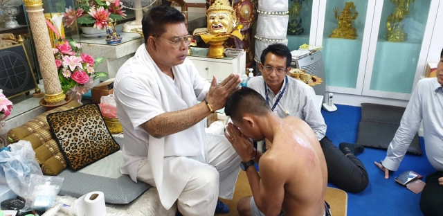 "เจ้าสด" สักยันต์"อาจารย์หนู" - หวังแรงใจเพื่อเหรียญโอลิมปิก