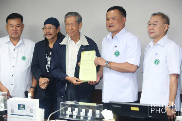 น้ำมันกัญ​ชา​ สูตร อ.เดชา​ สั่งจ่ายได้ทุกโรค​ ล็อตแรก​ 5​ พันขวด​ถึง​ รพ.ศรีประจันต์​แล้ว​