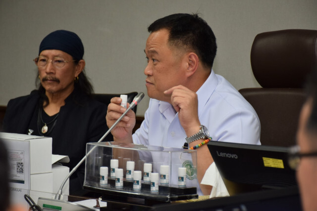 น้ำมันกัญ​ชา​ สูตร อ.เดชา​ สั่งจ่ายได้ทุกโรค​ ล็อตแรก​ 5​ พันขวด​ถึง​ รพ.ศรีประจันต์​แล้ว​