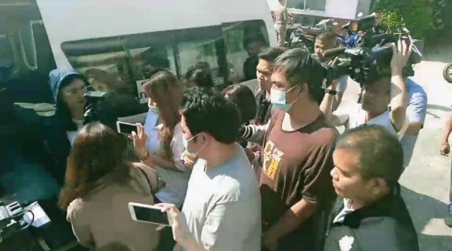 คลิปคุม 4 ผู้ต้องหาก๊วนปาร์ตี้ ชี้จุดเกิดเหตุคดีอนาจารพริตตี้เดียร์