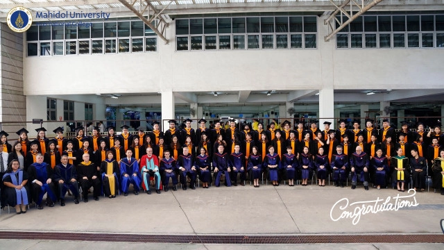 ชื่นมื่น!! "เฌอปราง BNK48" สวมชุดครุย ซ้อมรับปริญญาวันแรก