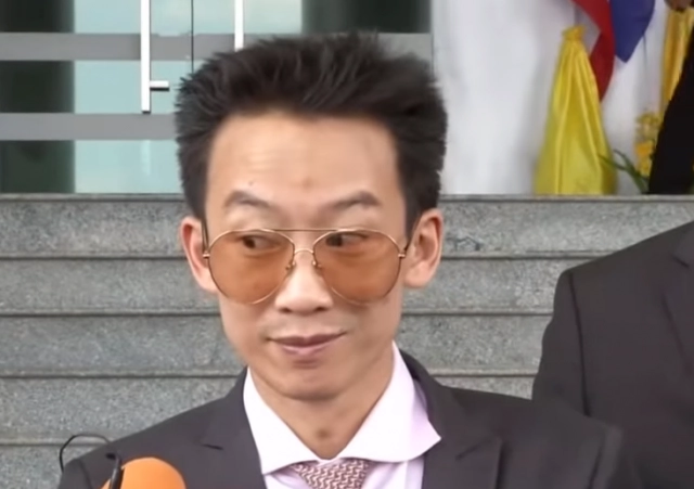 "โอ๊ค พานทองแท้" เผยอาการล่าสุด! หลังสังคมท่าทีอาการแปลกไป