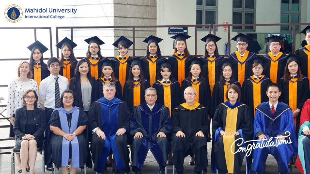 ชื่นมื่น!! "เฌอปราง BNK48" สวมชุดครุย ซ้อมรับปริญญาวันแรก