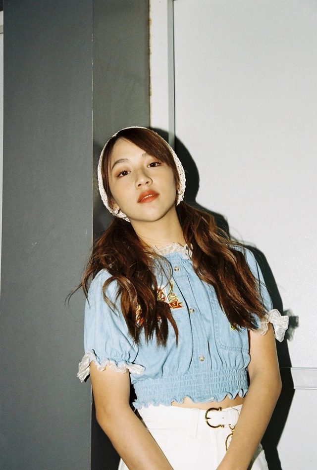 ชื่นมื่น!! "เฌอปราง BNK48" สวมชุดครุย ซ้อมรับปริญญาวันแรก