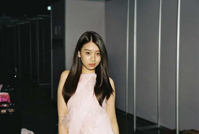 ชื่นมื่น!! "เฌอปราง BNK48" สวมชุดครุย ซ้อมรับปริญญาวันแรก