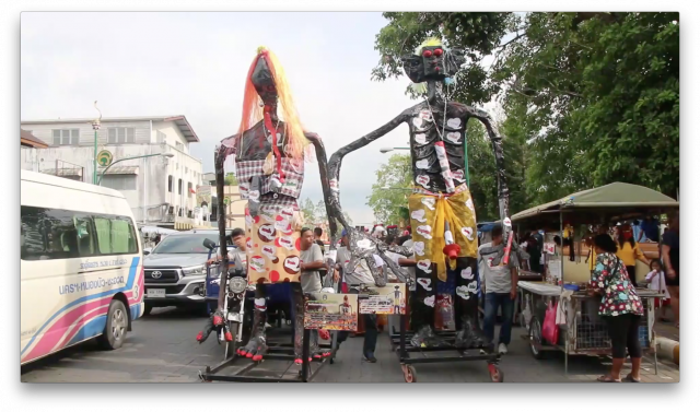 ชาวนครศรีธรรมราชยกหมรับใหญ่เข้าวัดทำบุญเดือนสิบประจำปี