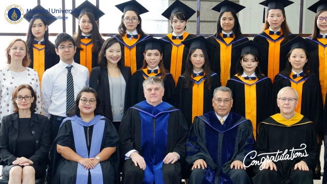 ชื่นมื่น!! "เฌอปราง BNK48" สวมชุดครุย ซ้อมรับปริญญาวันแรก