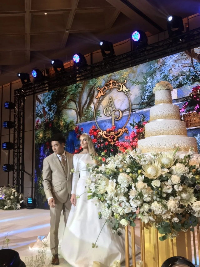 "บอย พิษณุ" ควง"อแมนด้า" ชื่นมื่นฉลองมงคลสมรสที่ไทย