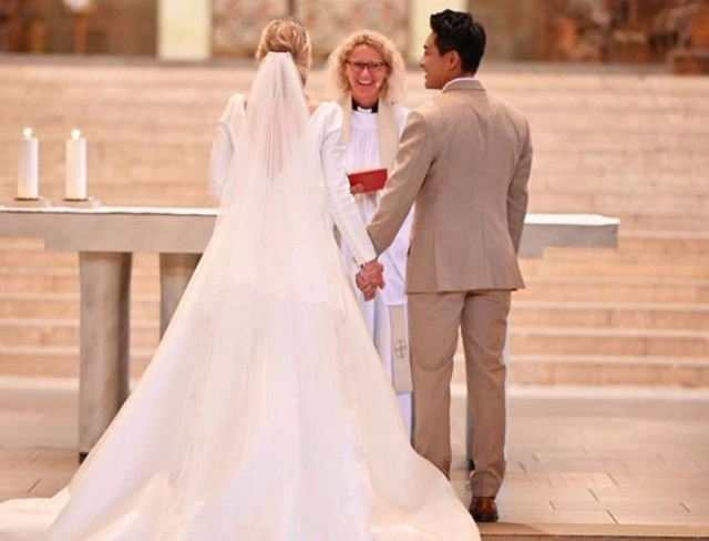 "บอย พิษณุ" ควง"อแมนด้า" ชื่นมื่นฉลองมงคลสมรสที่ไทย