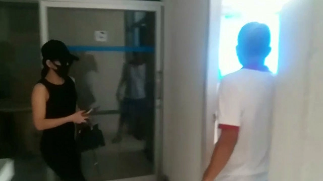 อัจฉริยะพา "พริตตี้เดียร์" แจ้งจับ "เดียร์โมเดลลิ่ง"