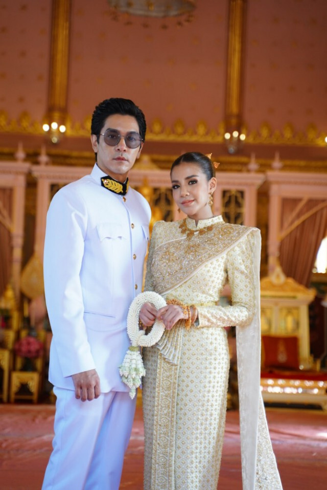 "ใบเตย – ดีเจแมน " เข้าเฝ้า-รับประทานน้ำพระพุทธมนต์จาก "สมเด็จพระสังฆราช"