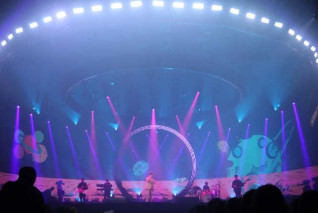 ภาพบรรยากาศสุดประทับใจของคอนเสิร์ต "Dutch Mill 4 in 1 presents The TOYS Loy on Mars"