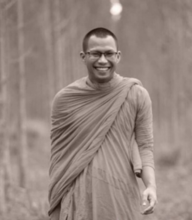 แห่อาลัย พระใบฎีกาธีระศักดิ์ ธัมมธีโร เสียสละเอาตัวบังช่วยสามเณร ไม่ให้ตกจากรถสองแถว