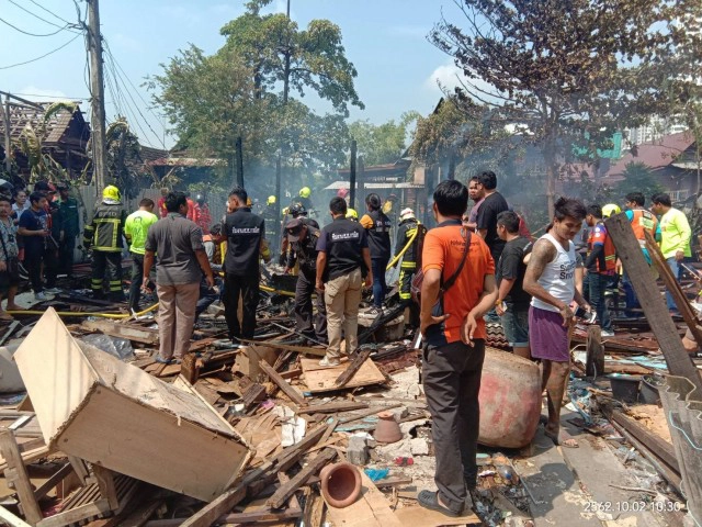 ไฟไหม้บ้านชุมชนหัวไผ่ หนุ่มใหญ่ดับ!