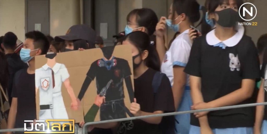 ม็อบฮ่องกงโวย ตร.เจตนาปลิดชีพ หลังจ่อยิงระยะเผาขน