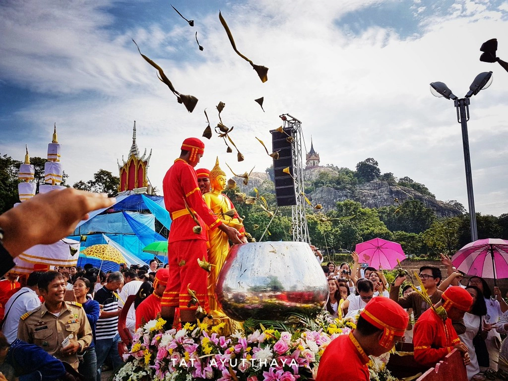 งานประเพณีตักบาตรเทโวโรหณะ "มหัศจรรย์ข้าวต้มลูกโยนแห่งสระบุรี" 14 ต.ค. 62 จ.สระบุรี