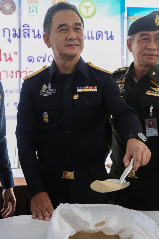 ศุลกากรจับกุมสินค้าผ่านแดน "เมล็ดฝิ่น" 170 ตัน มูลค่า 25 ล้านบาท
