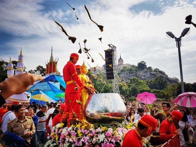 งานประเพณีตักบาตรเทโวโรหณะ "มหัศจรรย์ข้าวต้มลูกโยนแห่งสระบุรี" 14 ต.ค. 62 จ.สระบุรี