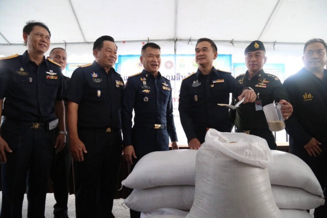 ศุลกากรจับกุมสินค้าผ่านแดน "เมล็ดฝิ่น" 170 ตัน มูลค่า 25 ล้านบาท