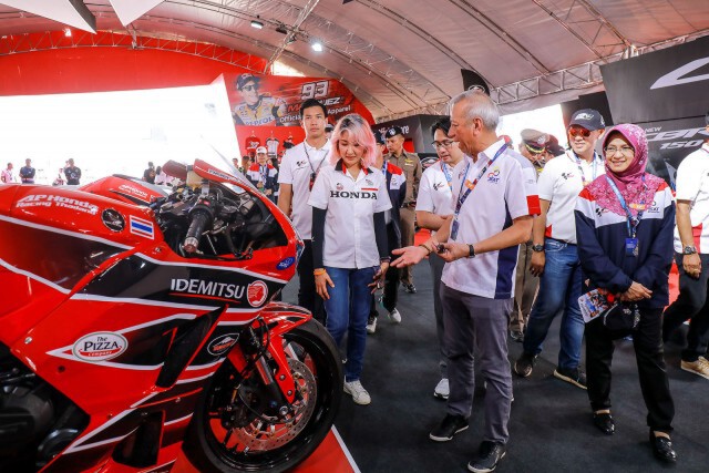 แฟนความเร็วมุ่งสนามช้างอินเตอร์ฯร่วมกิจกรรม "โมโตจีพี 2019"