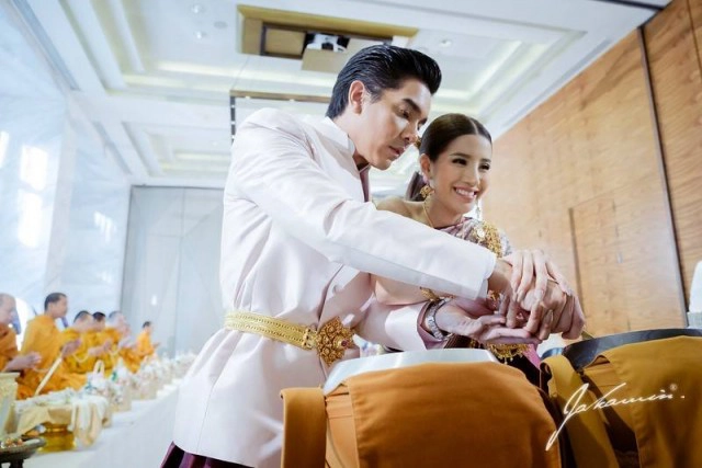 หรูหราวิวาห์หวาน "ใบเตย อาร์สยาม - ดีเจแมน-พัฒนพล"