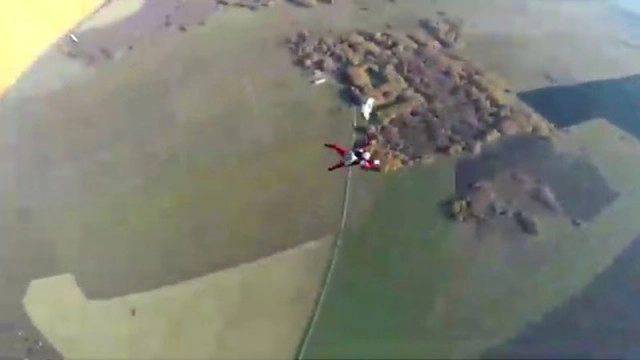 หนุ่มแพทย์ฉุกเฉินโดดร่มไม่กาง!