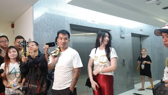 "เสี่ยโป้" ควง "อีฟ แม็กซิม" แจ้งความ ปอท. โวยถูกปลอมไลน์ขายครีม