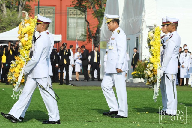 "นายกฯ"นำทำบุญตักบาตรเนื่องในวันคล้ายวันสวรรคต "ร.9"