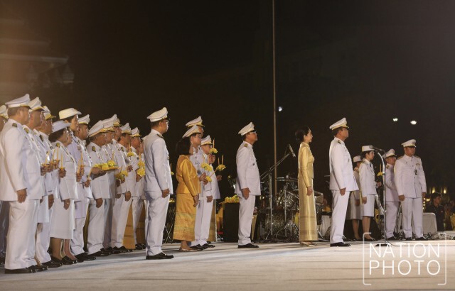 "นายกฯ" นำจุดเทียน-ยืนสงบนิ่ง89วิฯ น้อมรำลึกในพระมหากรุณาธิคุณ ร.9