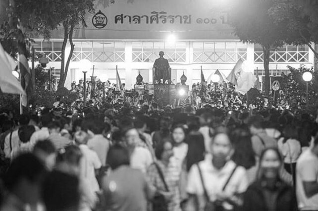 'กนก' น้อมรำลึก 'น้ำตาที่..รวมกับน้ำตาทั้งประเทศ วันที่คนไทยร้องไห้ใจสลาย'