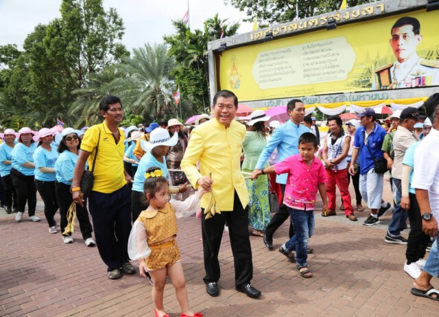 มท.2 ประธานเปิดงานประเพณีลากพระ - ตักบาตรเทโว