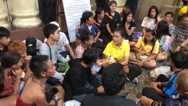 "ครูโอ๊ะ"ลงพื้นที่หัวลำโพงติดตามปัญหาเด็กเร่ร่อนในเมืองหลวง