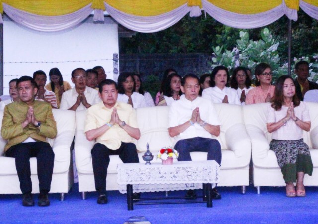 มท.2 ประธานเปิดงานประเพณีลากพระ - ตักบาตรเทโว