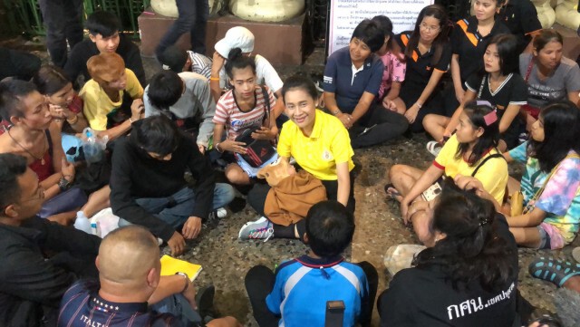 "ครูโอ๊ะ"ลงพื้นที่หัวลำโพงติดตามปัญหาเด็กเร่ร่อนในเมืองหลวง