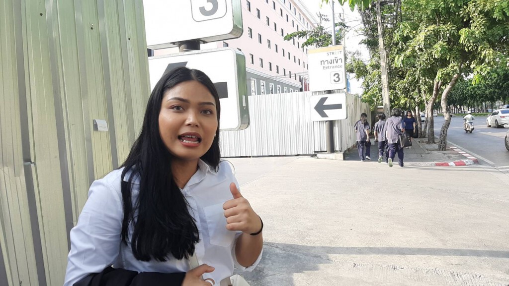 นศ.เตือนป้ามหาภัยหลอกขอเงินกลับบ้าน นศ.เตือนป้ามหาภัยหลอกขอเงินกลับบ้าน