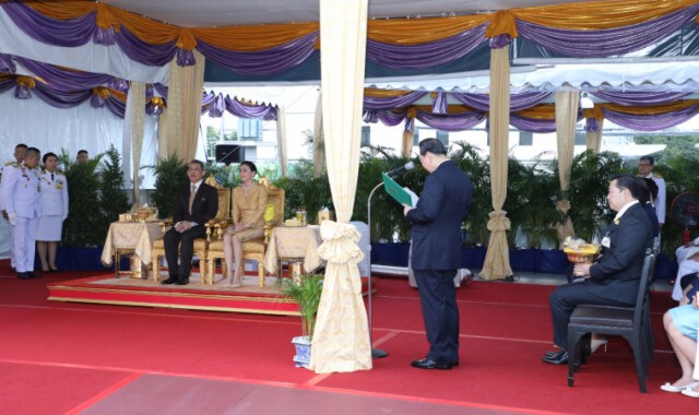 เสด็จฯเปิดศูนย์รวมนม จิตรลดา