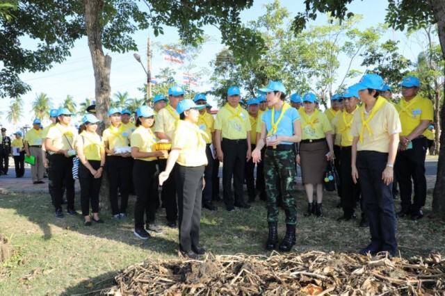 โปรดเกล้าฯ "เจ้าคุณพระสินีนาฏ" ตรวจเยี่ยมจิตอาสา บริเวณเขื่อนเจ้าพระยา จ.ชัยนาท
