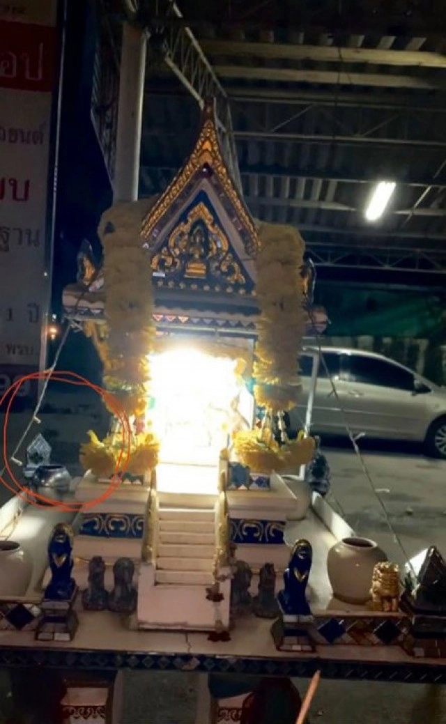 ไขข้อสงสัย! คลิปแมวหายวับเข้าไปในศาลพระภูมิ