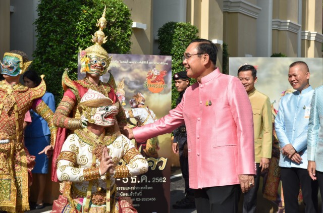 "บิ๊กตู่" ชมโขนบอกอยากได้ "ยักษ์" เฝ้าประตู"ทำเนียบฯ"กันเหตุวุ่นวาย