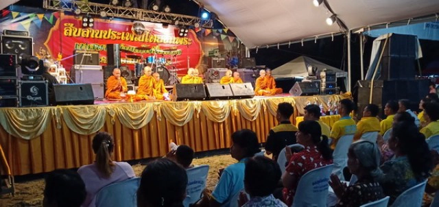 ชาวพุทธ ร่วมงานประเพณีชักพระ เทศบาลโพธิ์เสด็จ เมืองคอน  