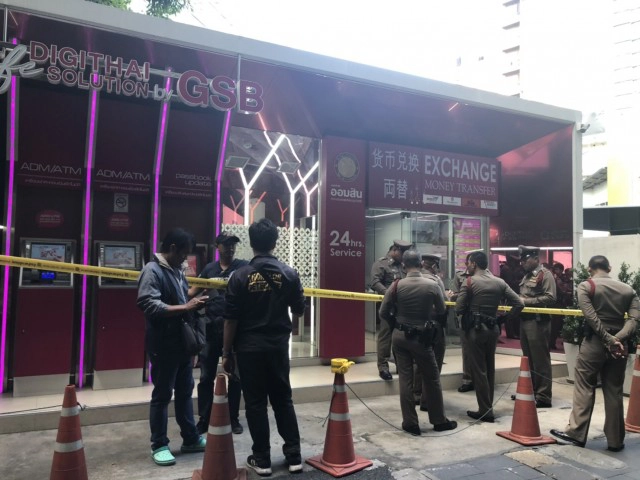 คนร้ายต่างชาติบุกเดี่ยวจี้ชิงเงินกว่า 6 หมื่นบาท ร้านรับแลกเปลี่ยนเงิน ธ.ออมสิน