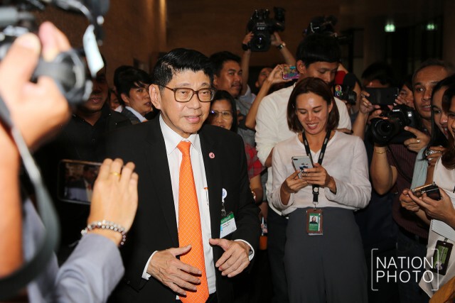 "วิษณุ" แจง "พ.ร.ก.โอนย้ายฯ" เป็นเรื่องรบ.ไม่เกี่ยวในวัง เตือน ใครพูดเฉี่ยวไปมา..รับผิดชอบเอง!