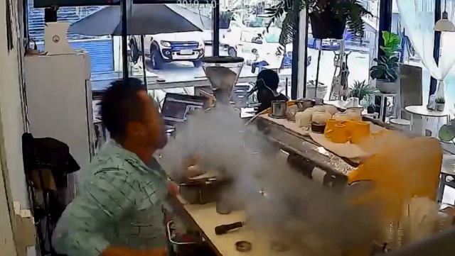 เจ้าของร้านกาแฟEDM สวมวิญญาณดีเจเต้นสุดมัน เป็นกระแสในโซเชียล