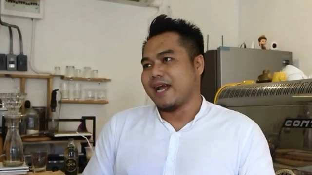 เจ้าของร้านกาแฟEDM สวมวิญญาณดีเจเต้นสุดมัน เป็นกระแสในโซเชียล